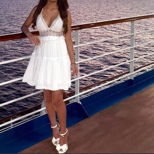 Chic White V-Neck Mini Dress